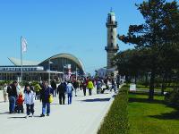 Deutschland, Mecklenburg Vorpommern, Ostseebad Warnemünde, Seebad Warnemünde, Stadtteil Hansestadt Rostock, Teepott, Leuchtturm Warnemünde