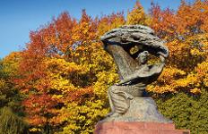 Polen, Woiwodschaft Masowien, Warschau, Warszawa, Hauptstadt Polens, Chopin Statue, Lazienki Park, Bronzestatue